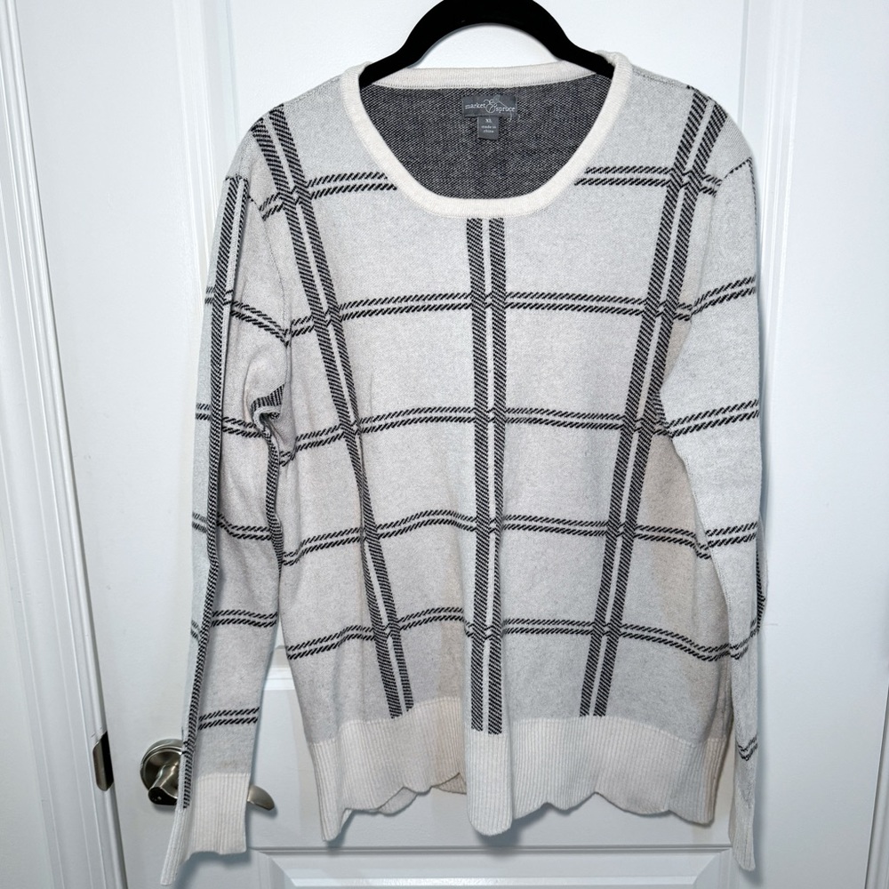 Market & Spruce black & white scallop edged sweater